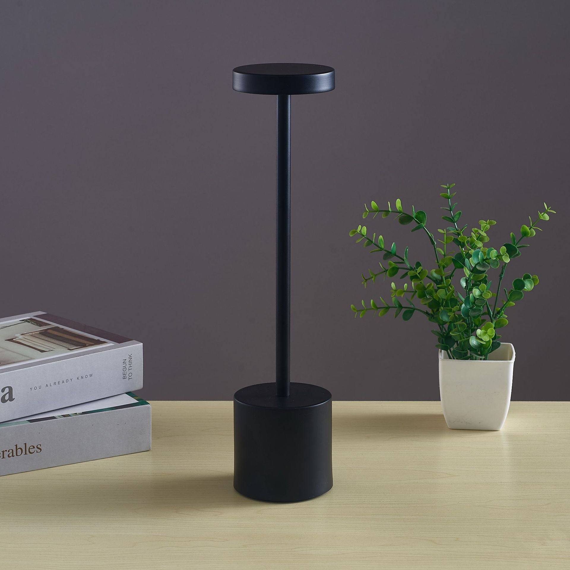 NordicGlow | I-formet skrivebordslampe
